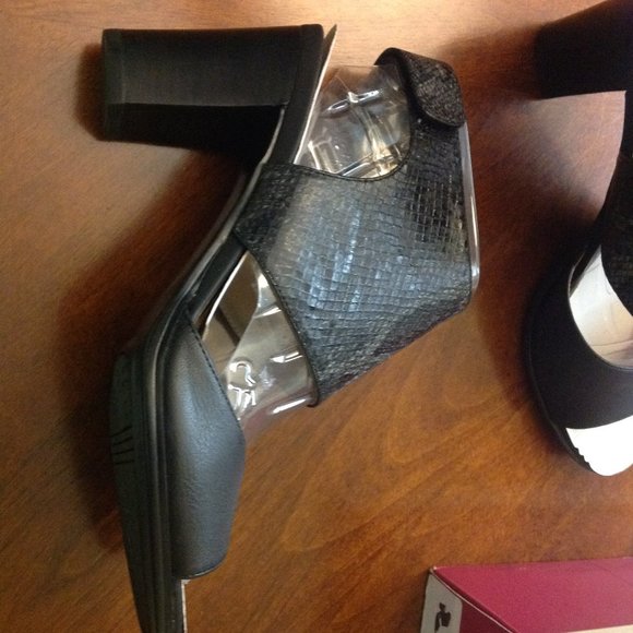 Naturalizer Sandal size 7.5 M (NIB) - Picture 3 of 5